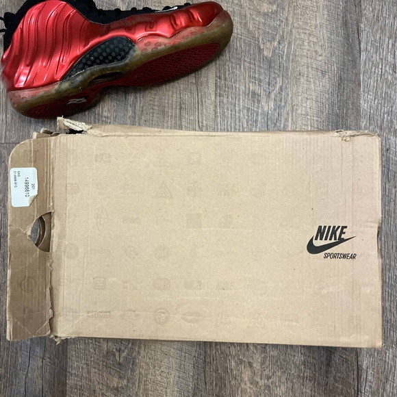 Nike Air Foamposite One Metallic Red 2012 - Picture 10 of 10
